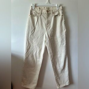 Universal Threads/ Vintage Straight Cream Jeans/Size:6